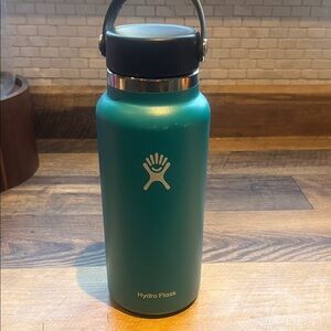 Hydro Flask Aqua Bottle with Black Lid
